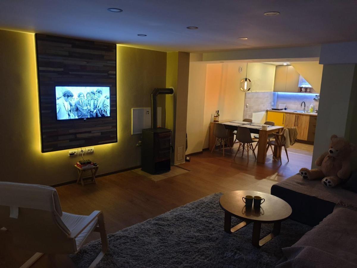 Nikas Apartman Donji Milanovac Exterior foto