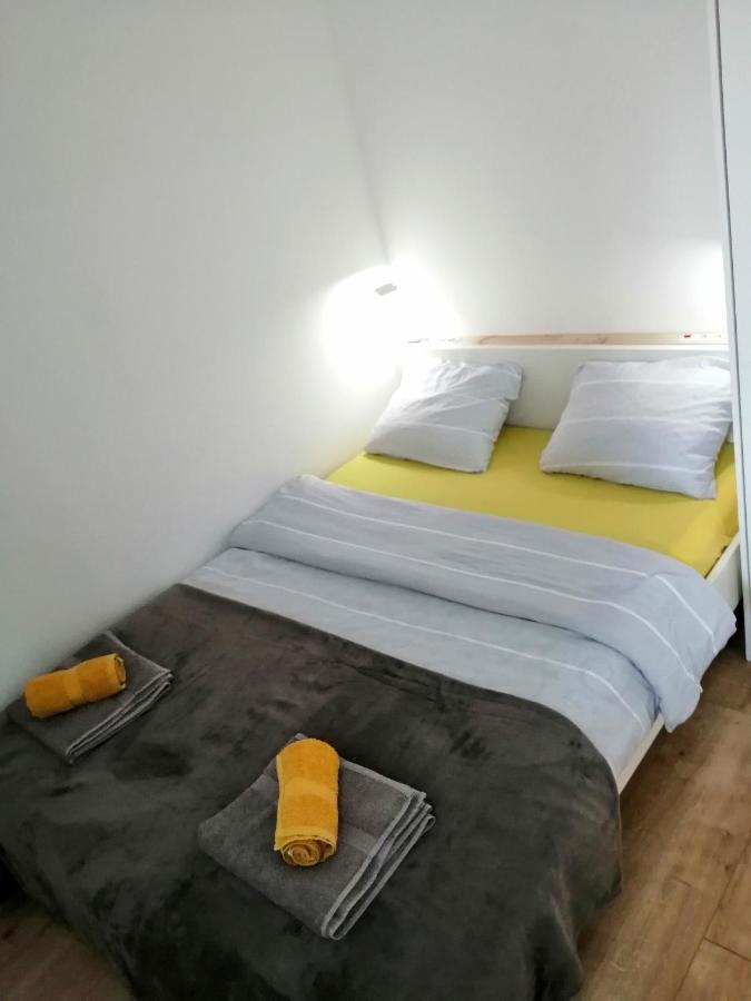 Nikas Apartman Donji Milanovac Exterior foto