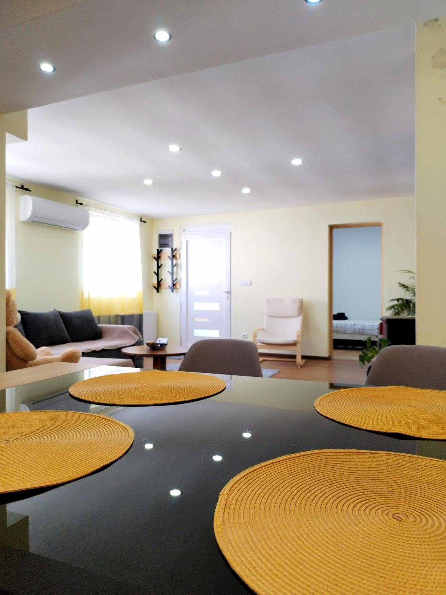 Nikas Apartman Donji Milanovac Exterior foto